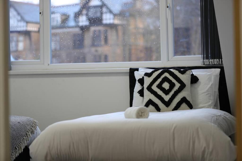 Two-Bedroom Apartment With Scenic Balcony View Шипли Экстерьер фото